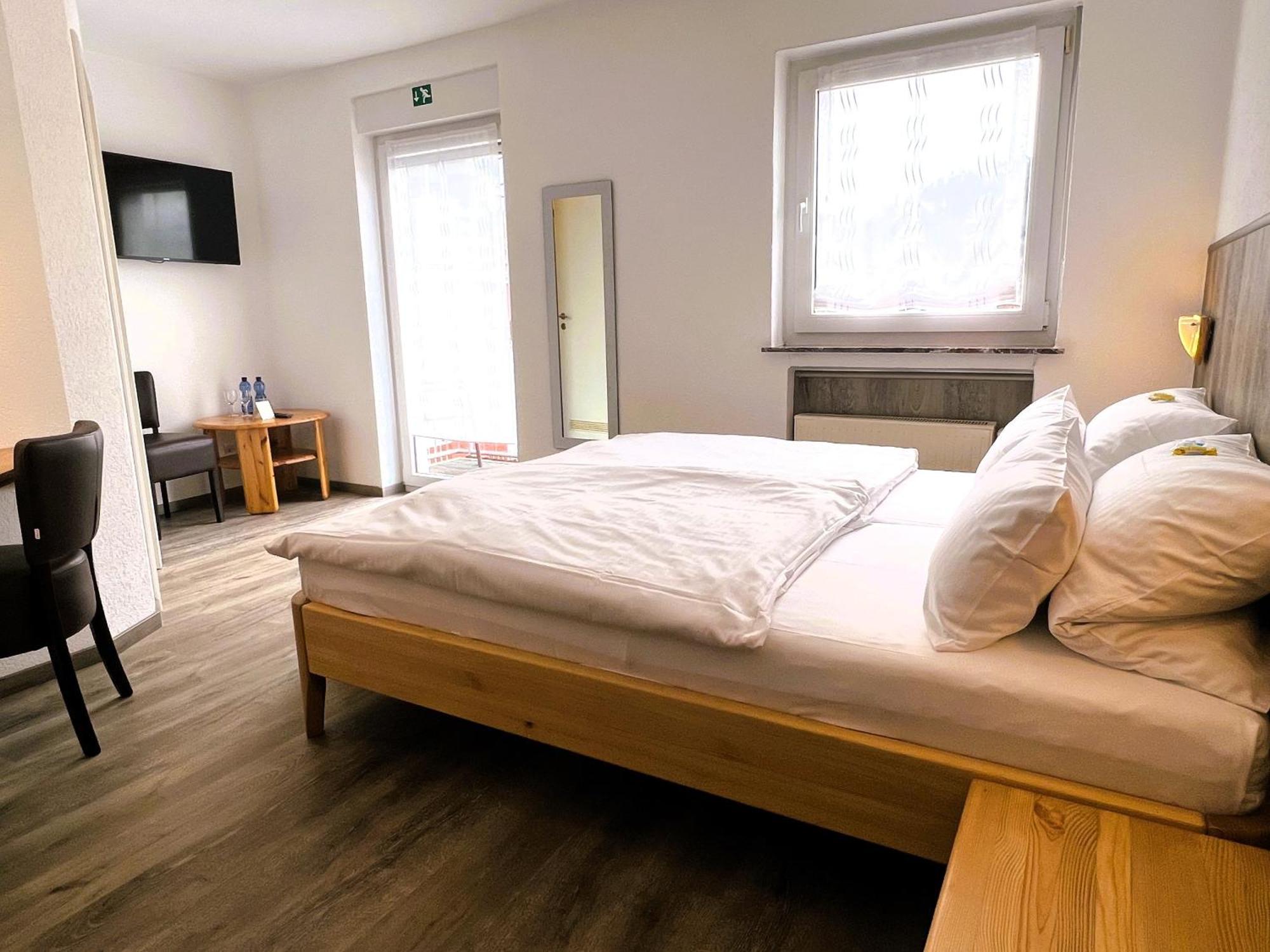 Hotel Orthwein -Kostenfreie Parkplaetze- Colbe Екстер'єр фото